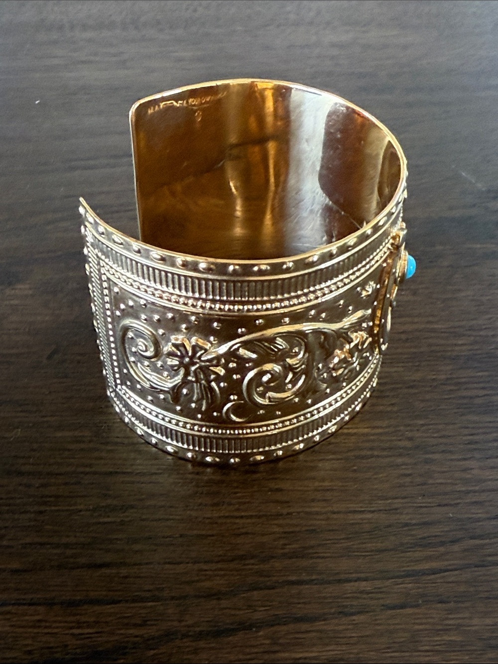 Jane Win Lucky Horseshoe Cuff Bracelet - Picture 3 of 8